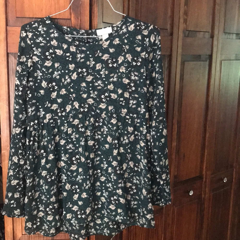Loft gorgeous green bell sleeve blouse